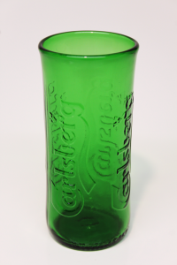 Drikkeglas af Carlsberg øl flaske